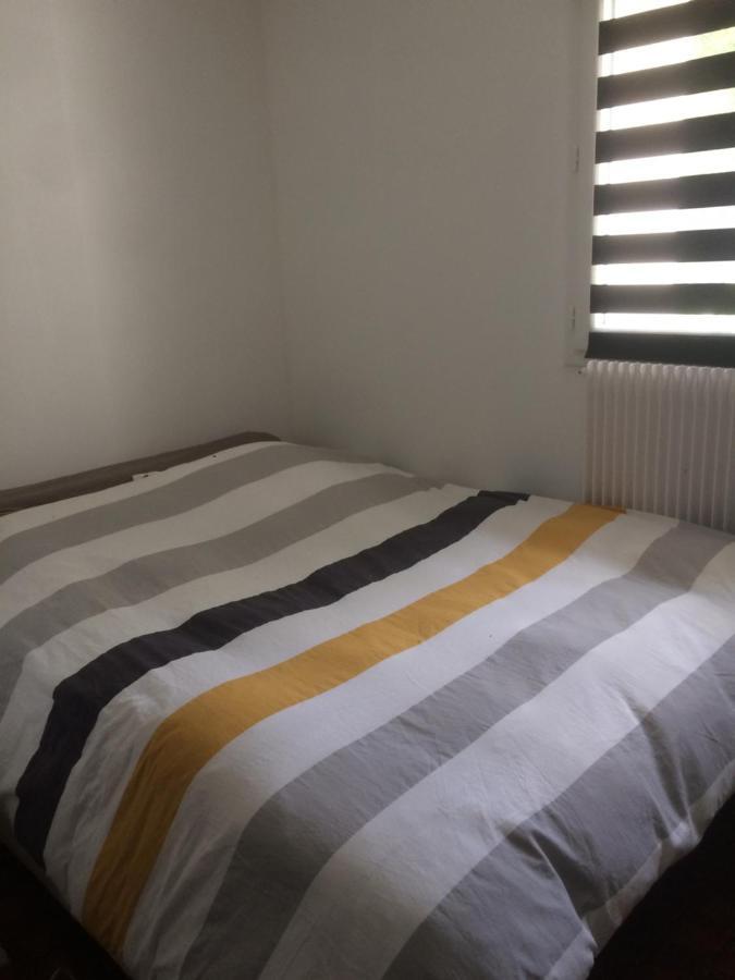 Maison Marylene Possibilite De Louer 2 Chambres Et Un Lit 1Place Supplementaire Ici C'Est Calme Et Simple Entretien Et Petit Dejeuner A Regler Sur Place Vous Gagnez 16 Pour-Cent 吉弗里 外观 照片